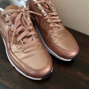Nike women’s size 8 Rose Gold AirMax